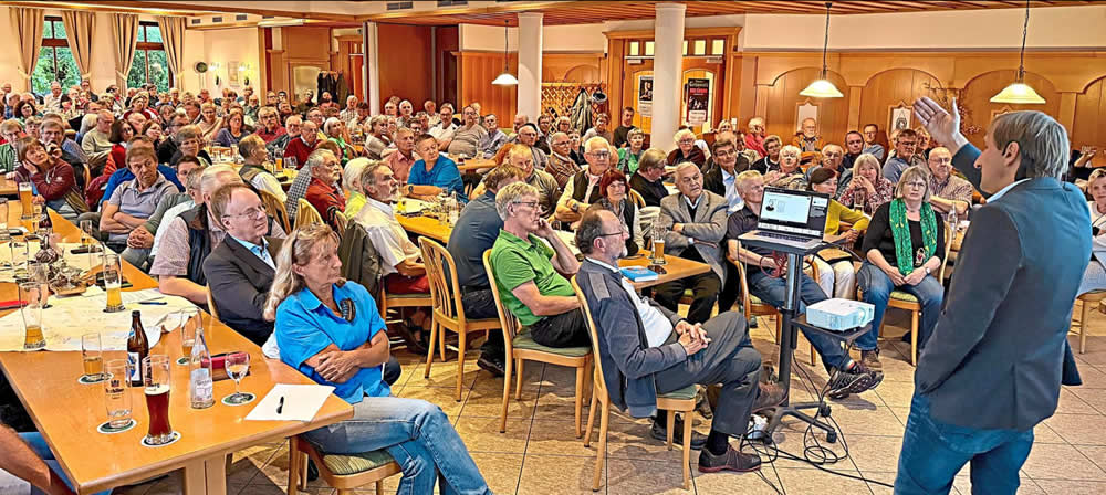 Voller Saal beim Vortrag von Prof. Dr. Michael Sterner